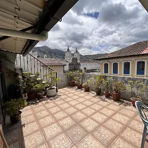 hostal-benalcazar.hotelsquito.com/